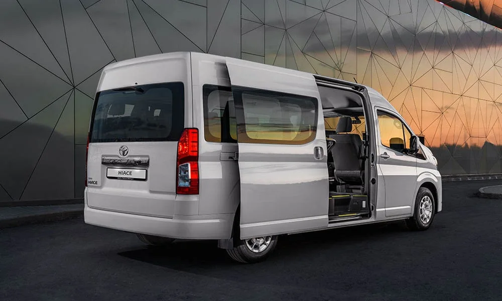 Toyota Hiace — вид сзади, фото 2