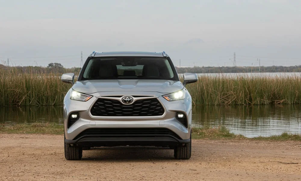 Toyota Highlander — вид спереди, фото 3