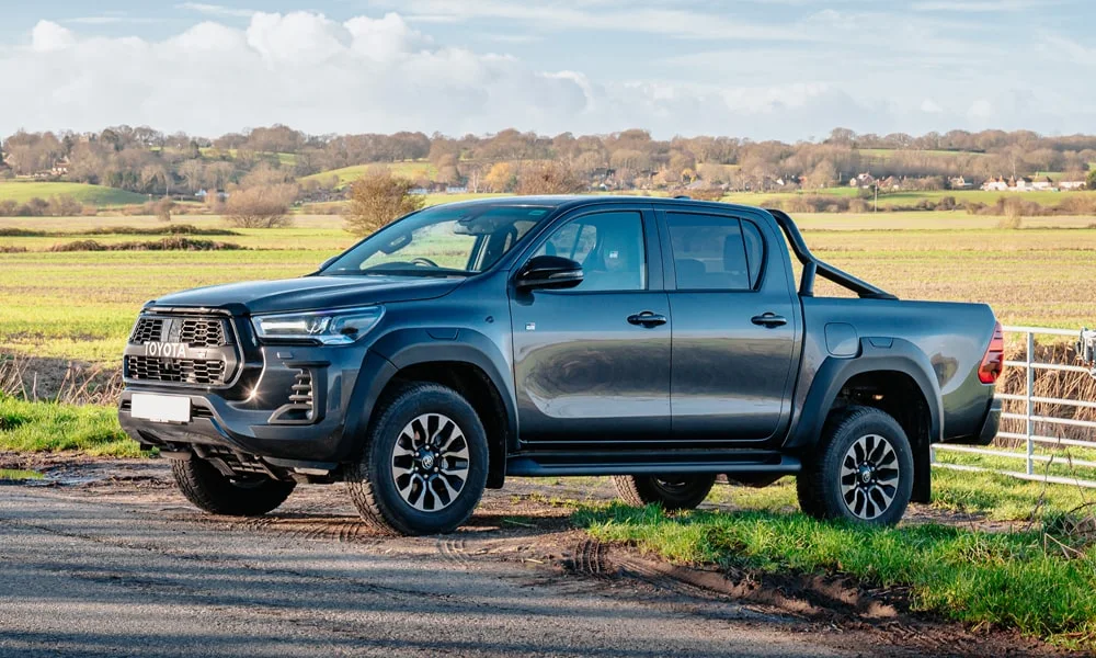 Toyota Hilux (2024) — вид спереди, фото 3