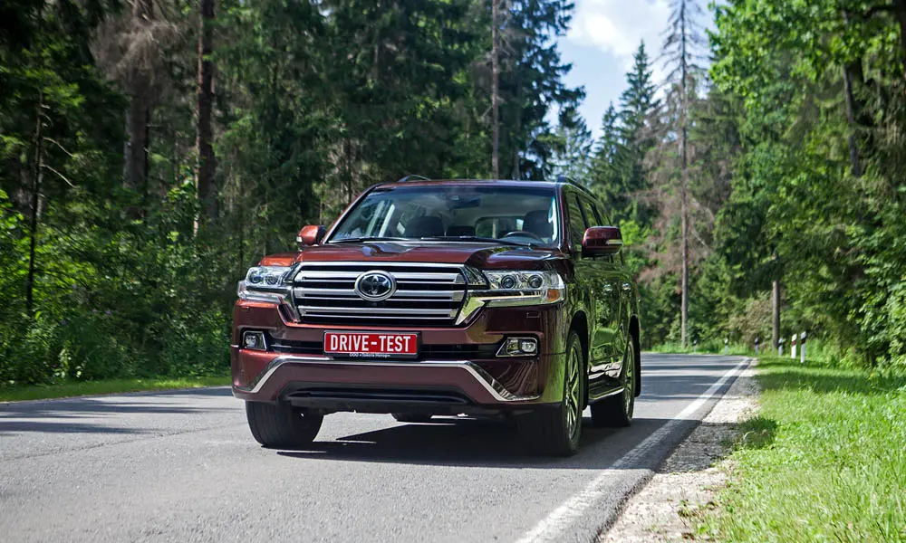 Toyota Land Cruiser 200 — вид спереди, фото 2