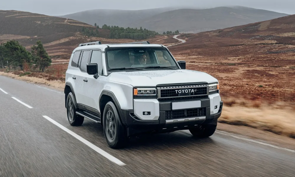 Toyota Land Cruiser Prado (2024) — вид спереди, фото 3