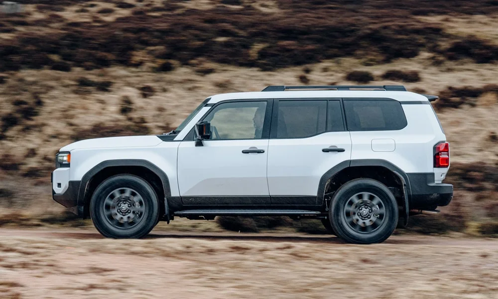 Toyota Land Cruiser Prado (2024) — вид сбоку, фото 2