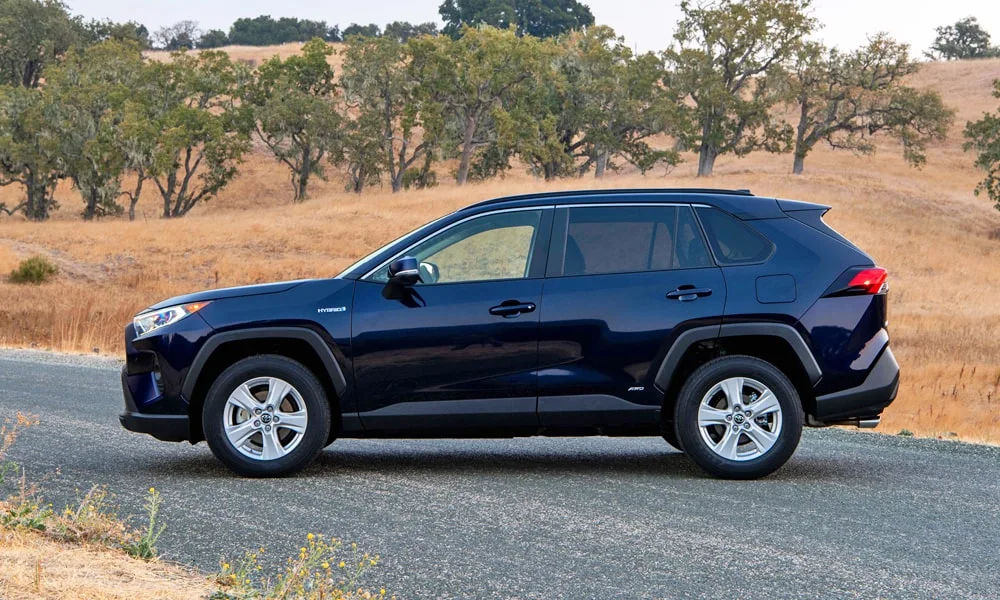 Toyota RAV 4 — вид сбоку