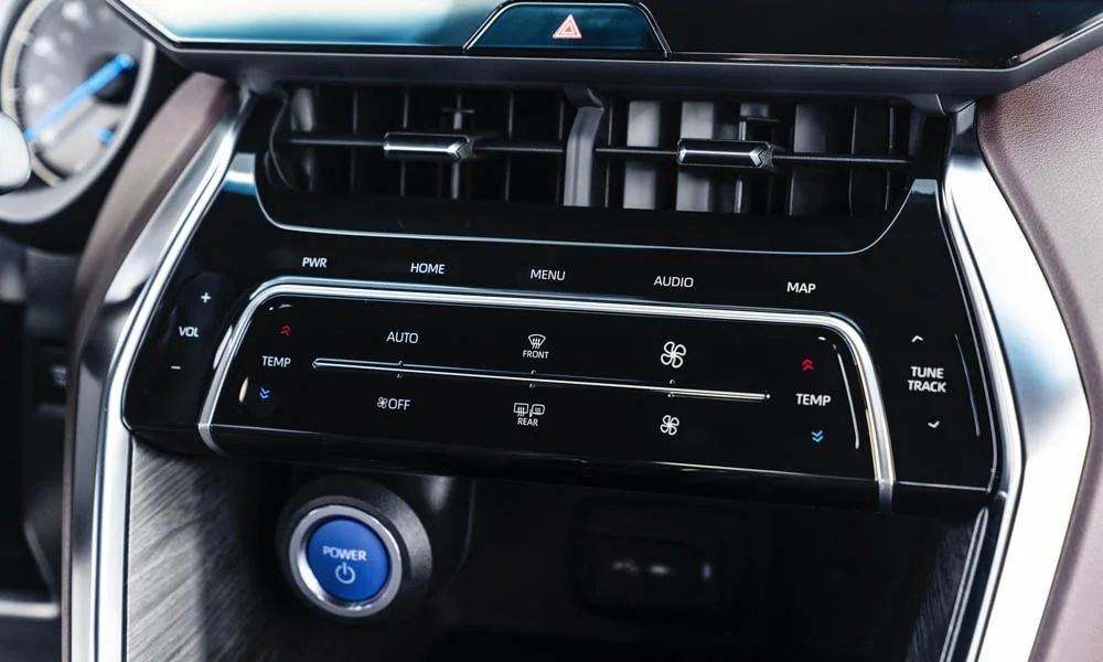 Фото Toyota Venza — блок климат-контроля. Физические клавиши температуры и обдува Toyota Venza — блок климат-контроля