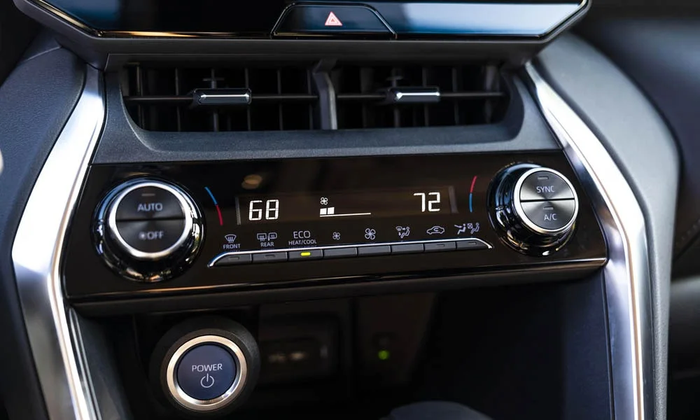 Фото Toyota Venza — блок климат-контроля, фото 2. Панель климата крупным планом — регулировки доступны на ощупь Toyota Venza — блок климат-контроля, фото 2