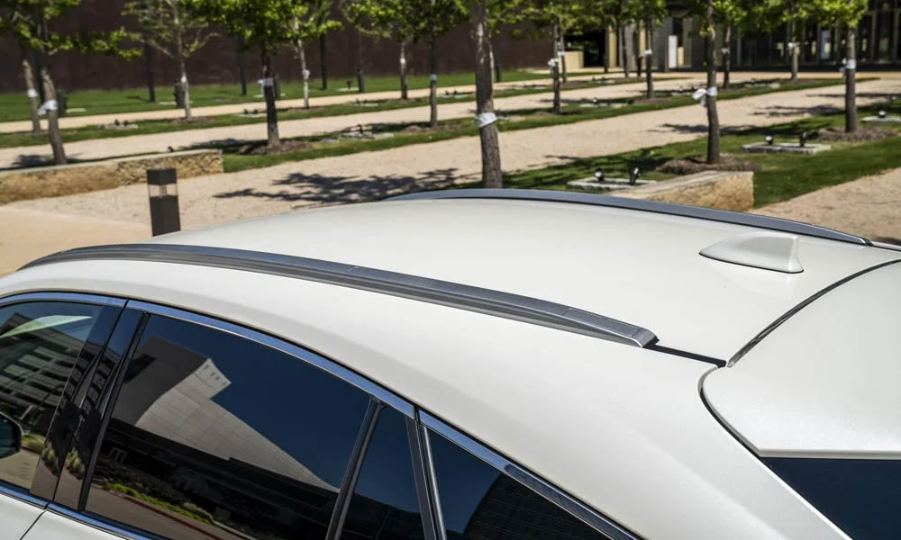 Фото Toyota Venza — крыша. Крыша сверху: остекление, рейлинги и антенна-плавник Toyota Venza — крыша