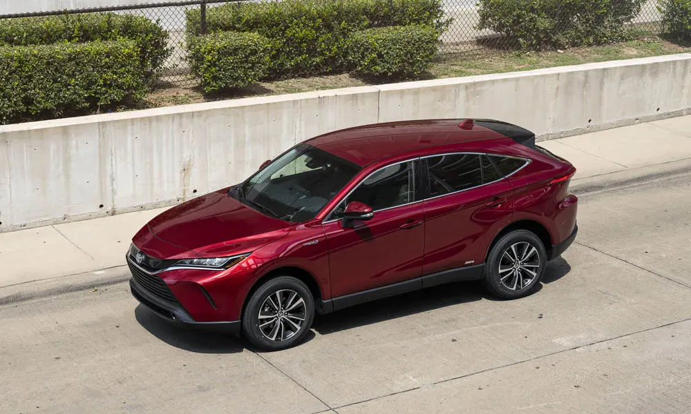 Фото Toyota Venza — крыша, фото 2. Линия крыши и панорамное остекление с высоты Toyota Venza — крыша, фото 2