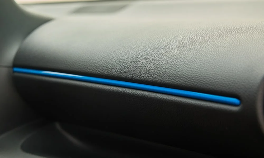 Фото Toyota Yaris — деталь интерьера. Элемент салона вблизи — уровень исполнения виден в мелочах. Мелкие элементы отделки честнее всего показывают класс салона Toyota Yaris — деталь интерьера
