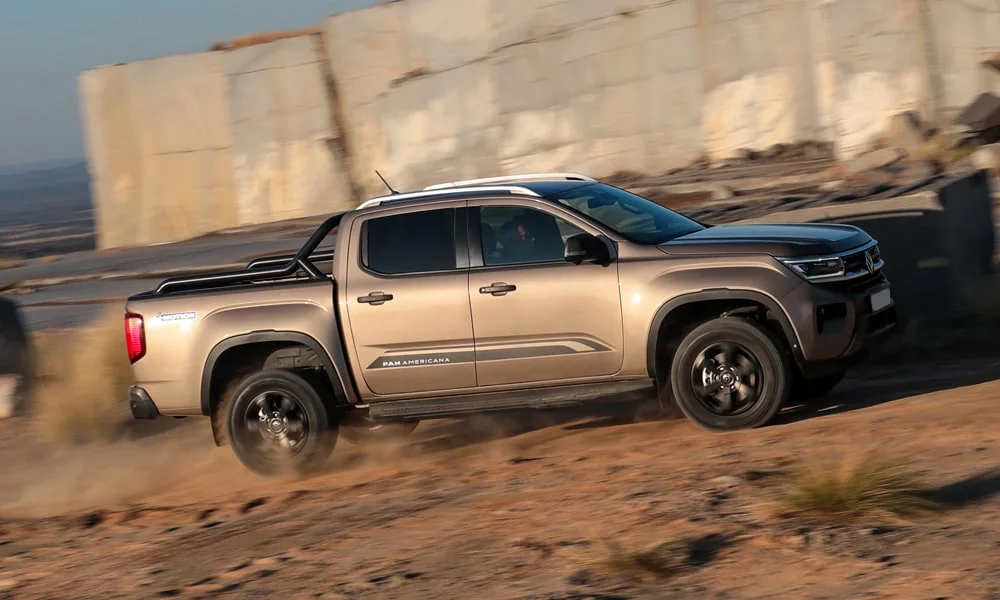 Фото Volkswagen Amarok — вид сбоку, фото 6. Профиль кузова: колёсная база, свесы и линия остекления Volkswagen Amarok — вид сбоку, фото 6