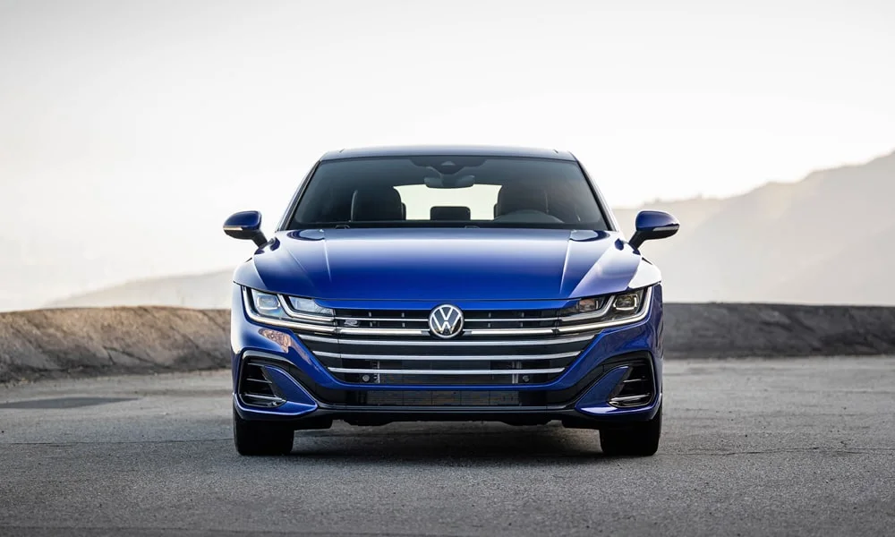 Volkswagen Arteon (2024) — вид спереди, фото 3