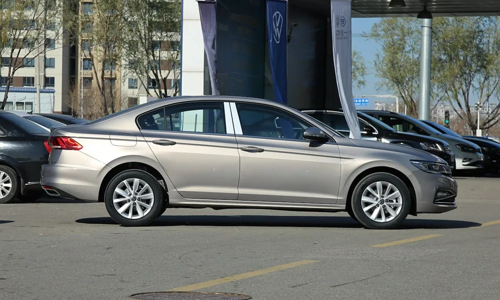 Volkswagen Bora — вид сбоку, фото 2