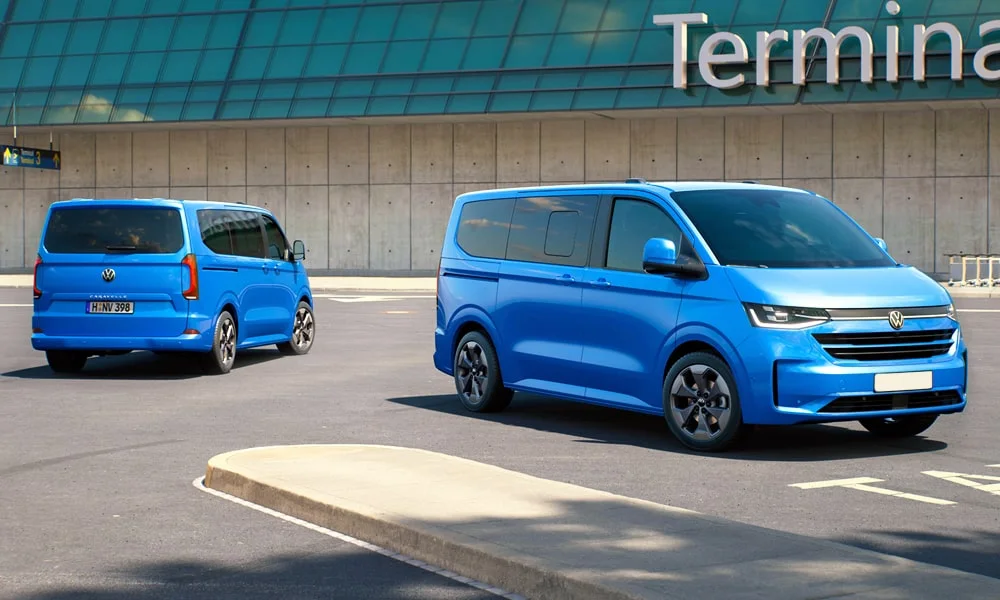 Volkswagen Caravelle (2024) — вид спереди, фото 4