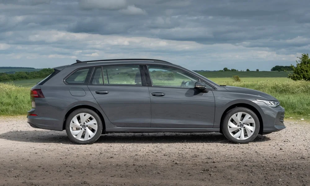 Volkswagen Golf Variant (2024) — вид сбоку, фото 2