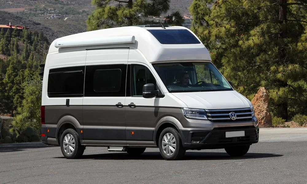 Volkswagen Grand California — вид спереди, фото 3