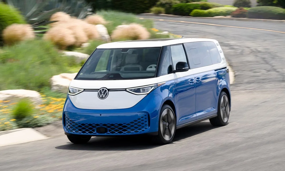 Volkswagen ID Buzz (2024) — вид спереди, фото 5