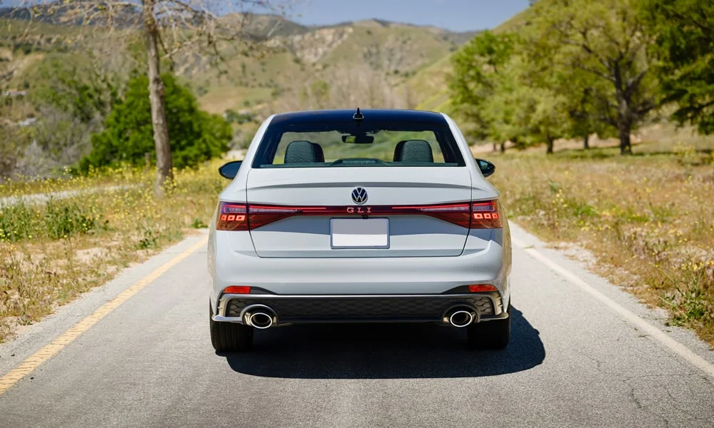 Volkswagen Jetta (2024) — вид сзади, фото 3