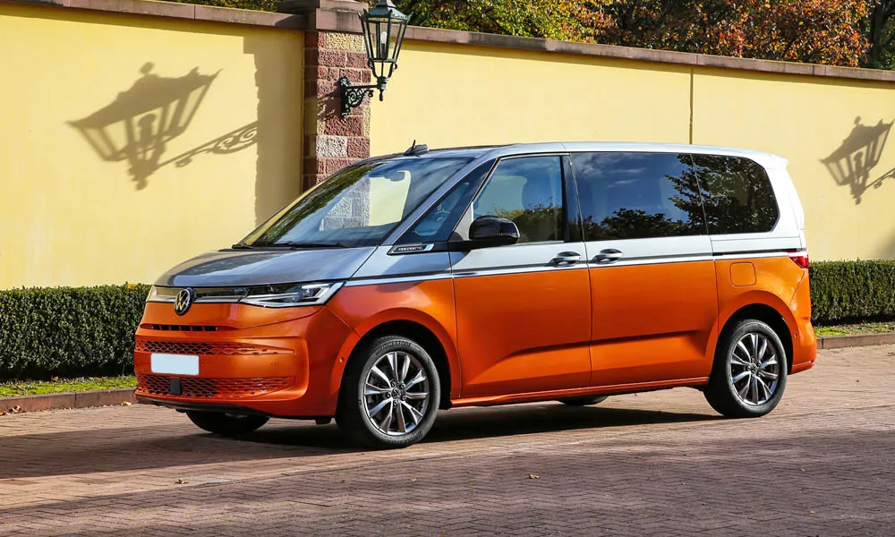 Volkswagen Multivan (2024) — вид спереди, фото 3