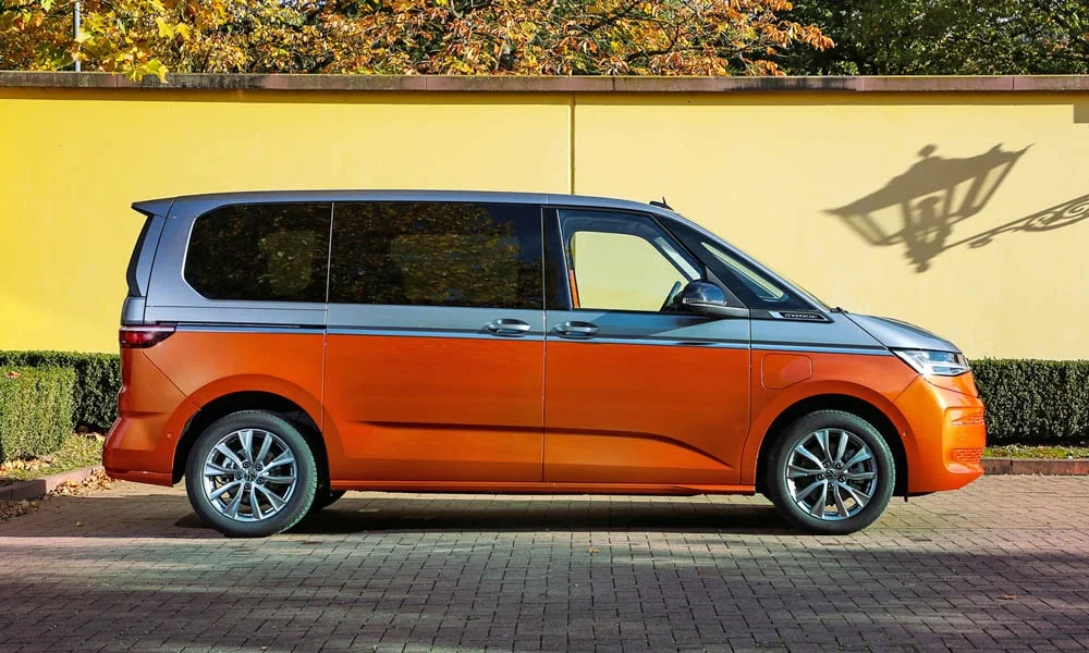 Volkswagen Multivan (2024) — вид сбоку