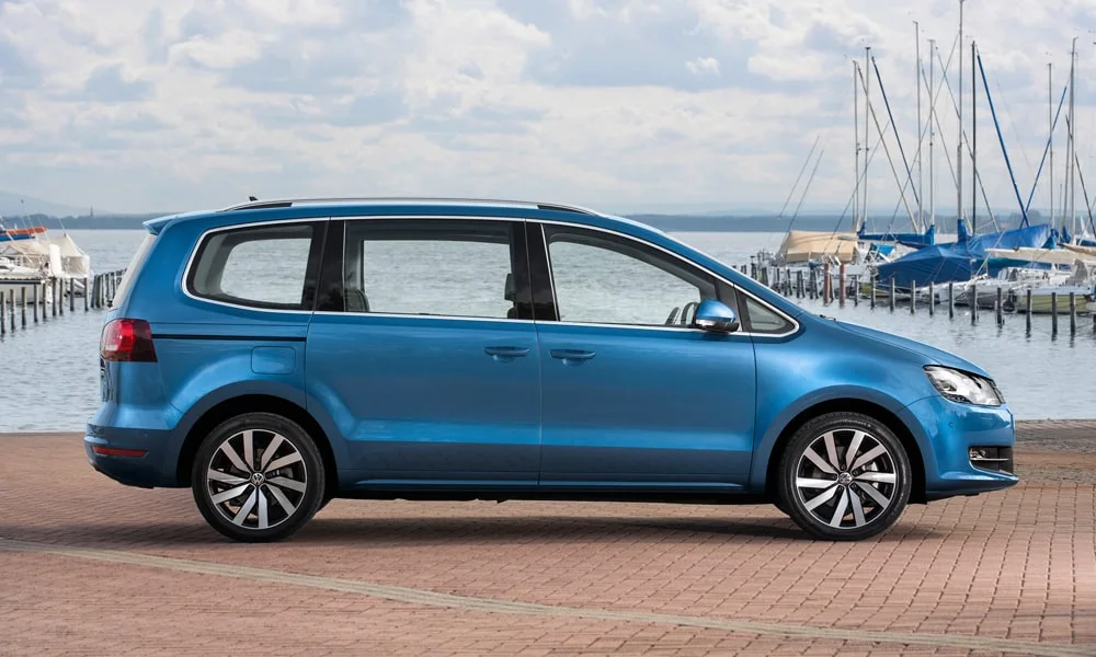 Volkswagen Sharan — вид сбоку