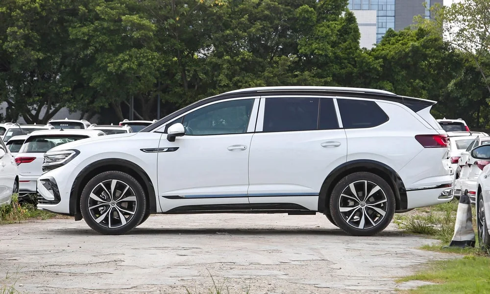 Фото Volkswagen Talagon — вид сбоку, фото 2. Профиль кузова: колёсная база, свесы и линия остекления Volkswagen Talagon — вид сбоку, фото 2