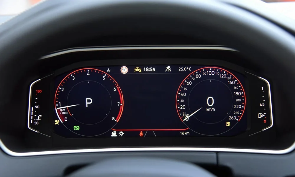 Фото Volkswagen Tayron X — приборная панель. Скорость, запас хода и подсказки ассистентов перед глазами Volkswagen Tayron X — приборная панель