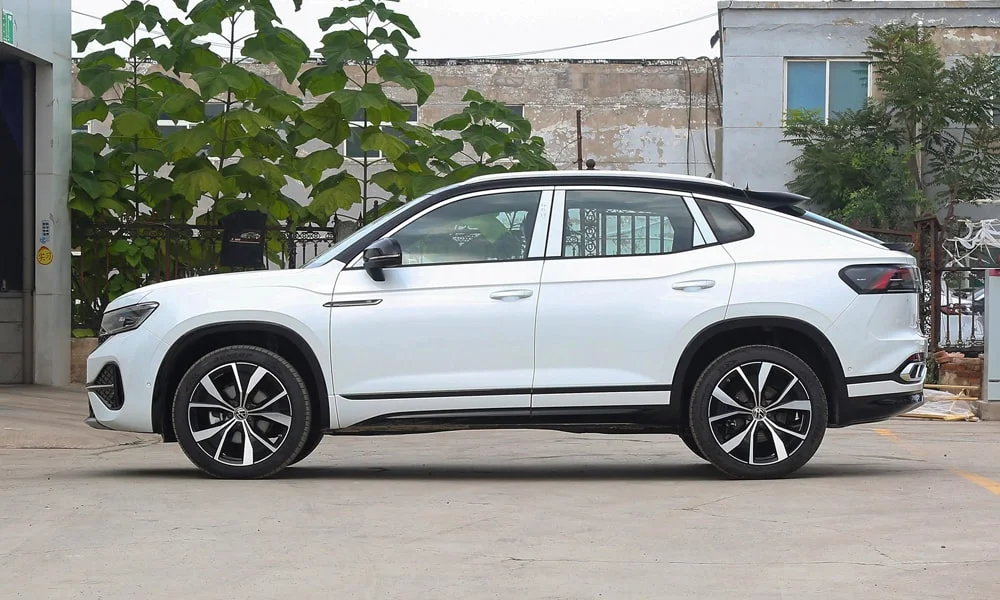 Volkswagen Tayron X — вид сбоку