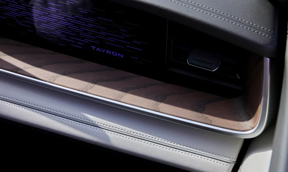 Фото Volkswagen Tayron (2024) — интерьер, фото 2. Общий план салона: архитектура панели, консоль и кресла Volkswagen Tayron (2024) — интерьер, фото 2