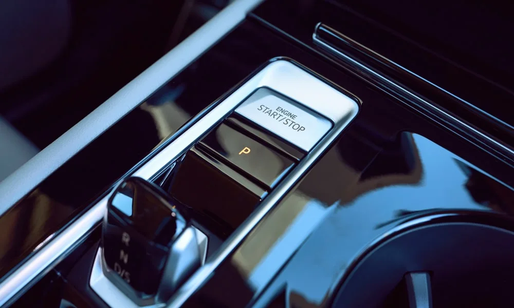 Фото Volkswagen Teramont (2024) — кнопки управления. Блок клавиш управления крупным планом. Подсветка символов ночью — деталь, которую замечаешь каждый вечер Volkswagen Teramont (2024) — кнопки управления
