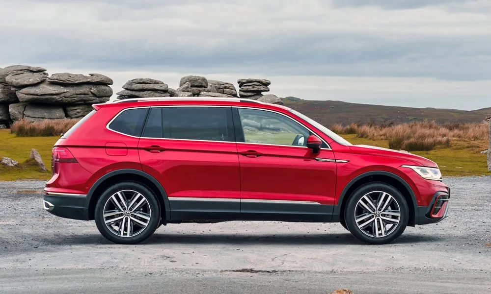 Volkswagen Tiguan Allspace (2024) — вид сбоку