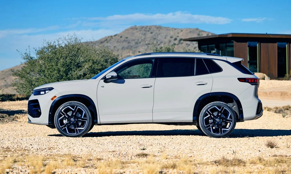 Volkswagen Tiguan (2024) — вид сбоку