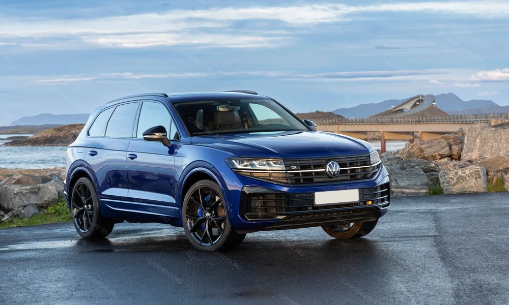 Volkswagen Touareg R (2024) — вид спереди, фото 3