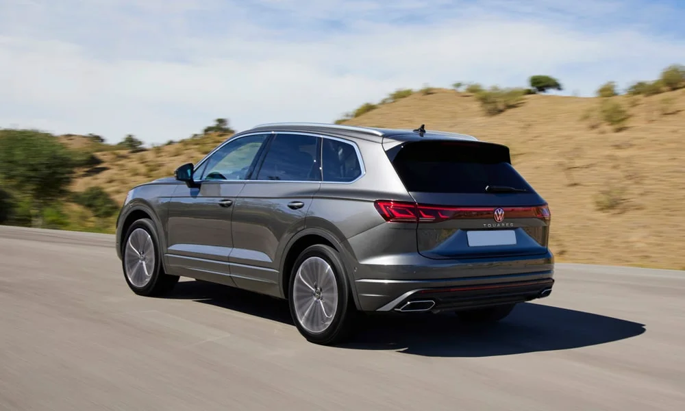 Volkswagen Touareg (2024) — вид сзади, фото 3