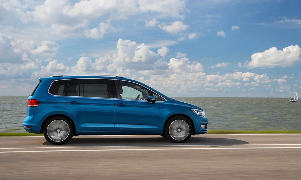 Volkswagen Touran — вид сбоку