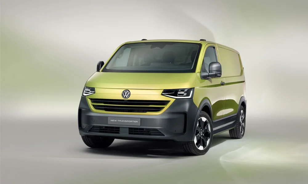 Фото Volkswagen Transporter (2024) — вид спереди, фото 5. Оптика, решётка и бампер — первое впечатление о модели. Дневные ходовые огни включаются автоматически с запуском Volkswagen Transporter (2024) — вид спереди, фото 5