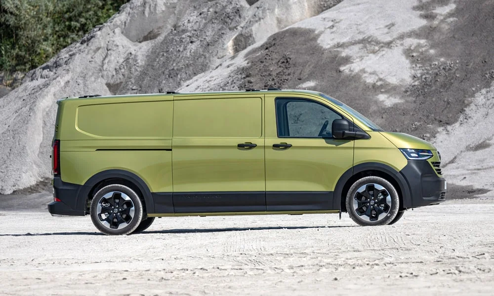 Volkswagen Transporter (2024) — вид сбоку, фото 2