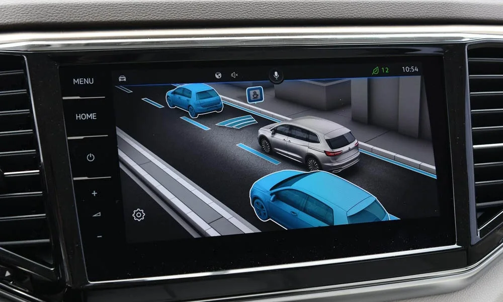 Фото Volkswagen Viloran (2024) — экран мультимедиа. Интерфейс медиасистемы крупным планом Volkswagen Viloran (2024) — экран мультимедиа