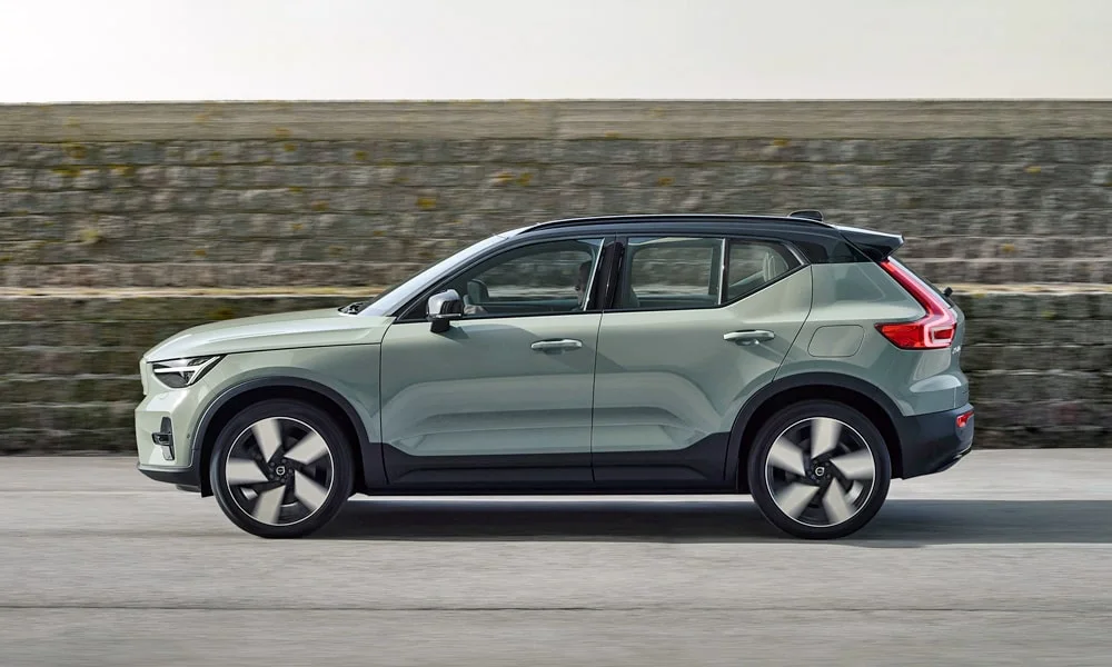 Volvo XC40 Recharge (2024) — вид сбоку, фото 3